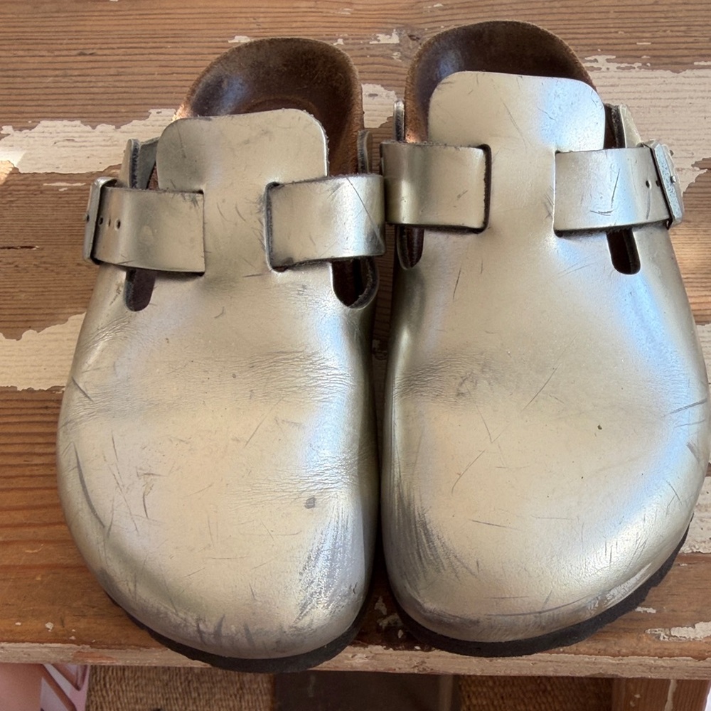 Birkenstock Metallic Silver Clogs - Picture 6 of 12